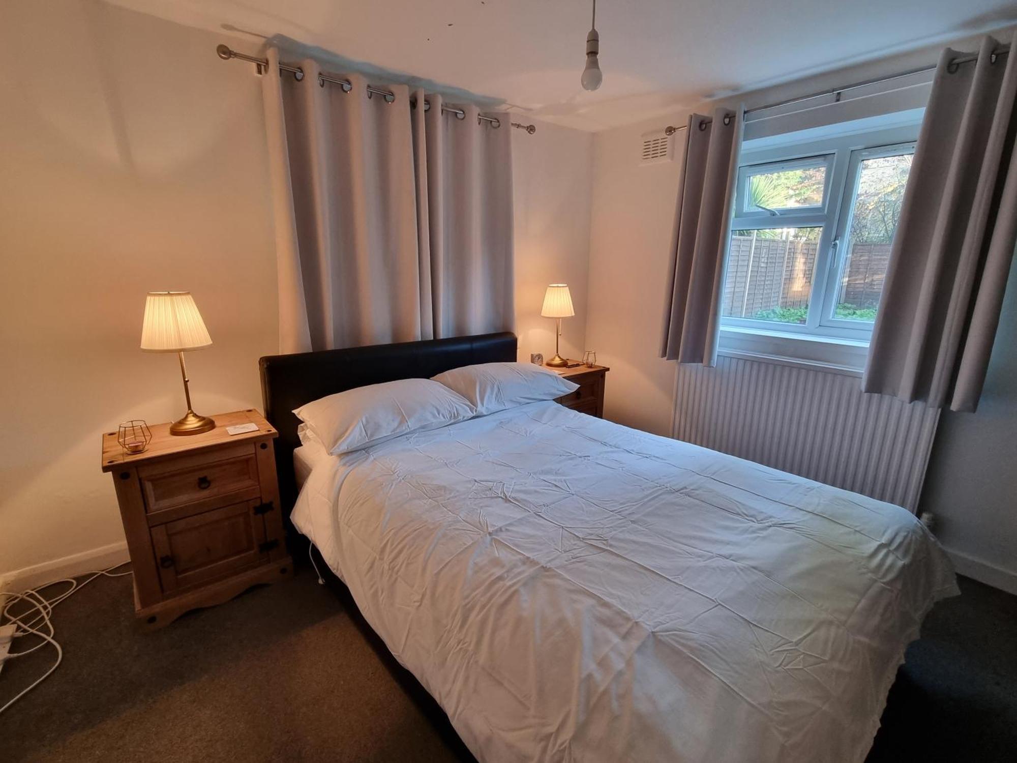 Beautiful Double Room In Acton, West 런던 외부 사진